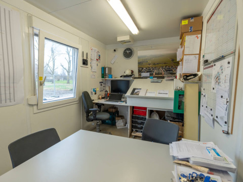 Radix en Veerman bouwkeet binnen