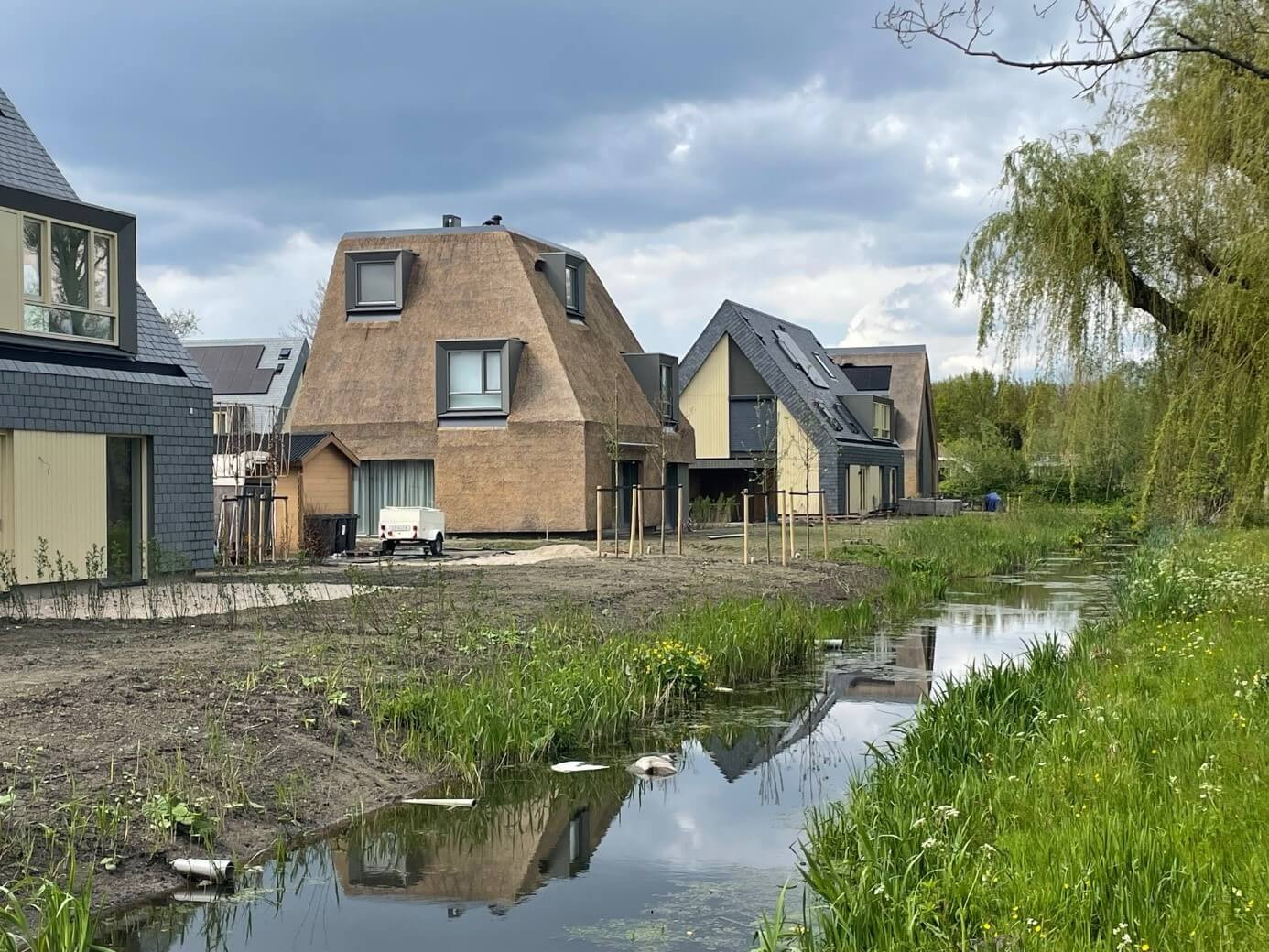 Radix en Veerman nieuwbouw in Capelle naast sloot